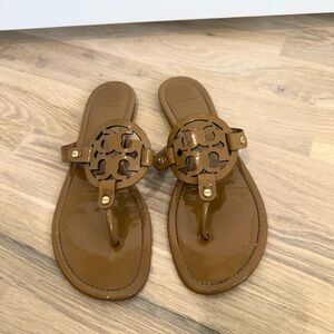 Tory Burch Brown Patent Leather Logo Thong Sandals